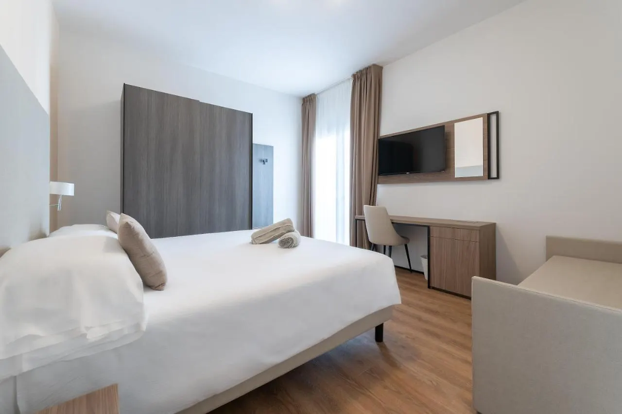 Hotel Excelsior Lido di Jesolo 4*,  Italy