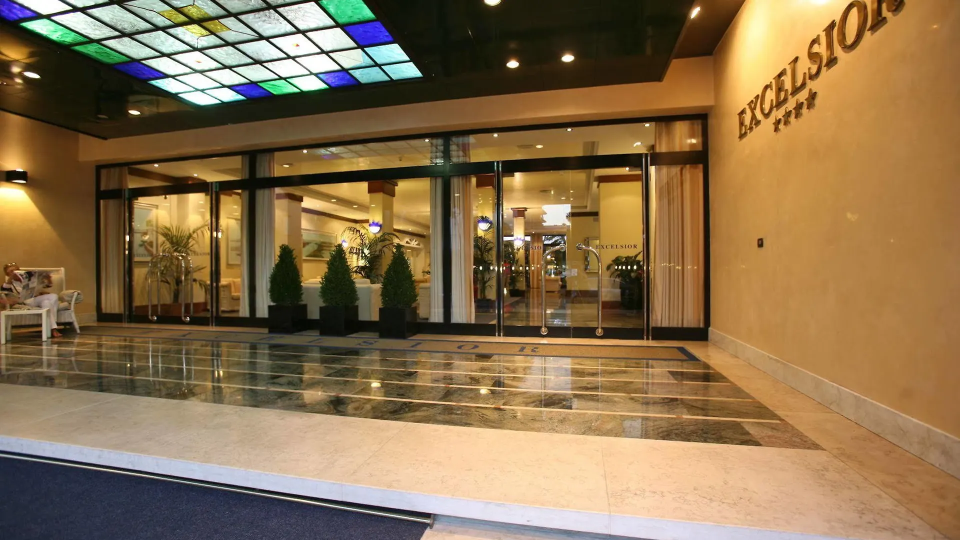 Hotel Excelsior Τζεσόλο Λίντο 4*,